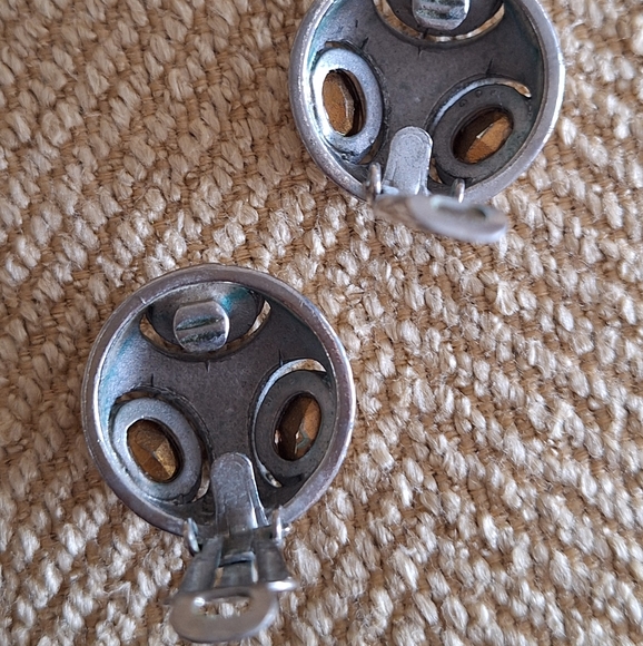 Vintage Clip on Earrings - Picture 3 of 3